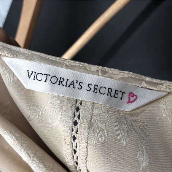 Victoria's Secret Womens Satin Floral Jacquard Cami Crop Top L Beige Going Out - Picture 4 of 8